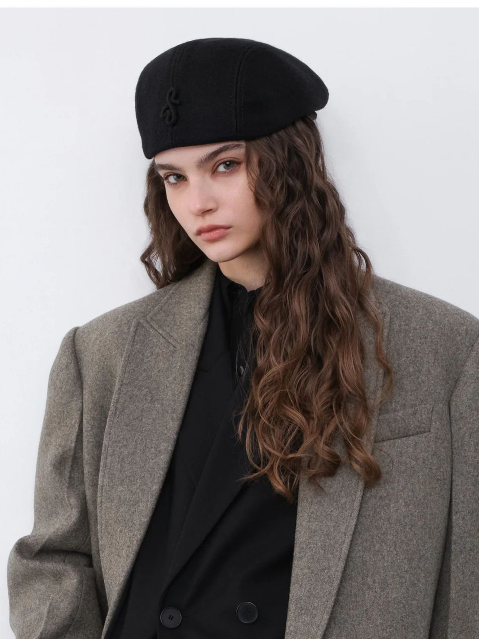 Cappellino Ivy in lana nera RUSLAN BAGINSKIY Mariodannashop