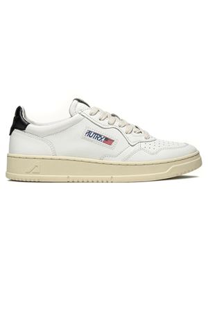 Medalist Low Sneakers In White And Black Leather AUTRY | AULMLL22WHTBLACK