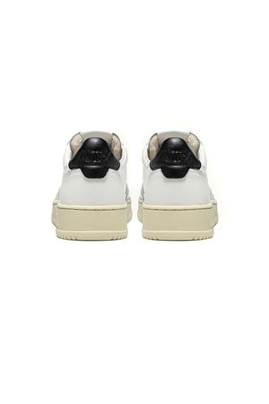 Medalist Low Sneakers In White And Black Leather AUTRY | AULMLL22WHTBLACK