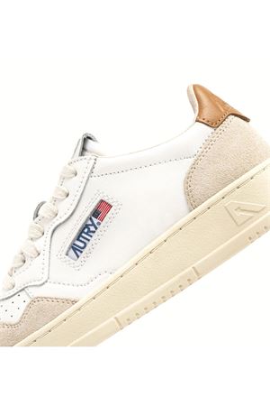 White and Brown Medalist Low Sneakers AUTRY | AULMLS02WHTBRNSUG