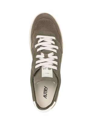 Sneakers Medalist Low Nabuck Grigio Scuro AUTRY | AULMUH04MISLETWHT