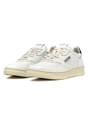 Sneakers medalist low in pelle bianca e nera AUTRY | AULWLL22WHTBLACK