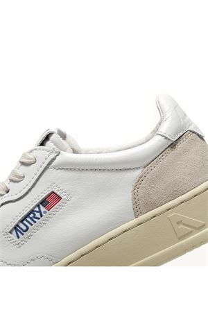 Medalist Low Sneakers In White And Beige AUTRY | AULWLS33WHITE