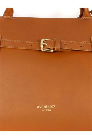 Borsa media semirigida in pelle marrone chiaro AVENUE67 | INFINITY009