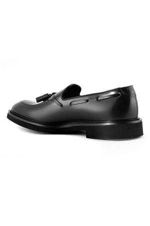 Mocassino in pelle spazzolata nera DOUCAL'S | DU3339VEROUF007NN00.