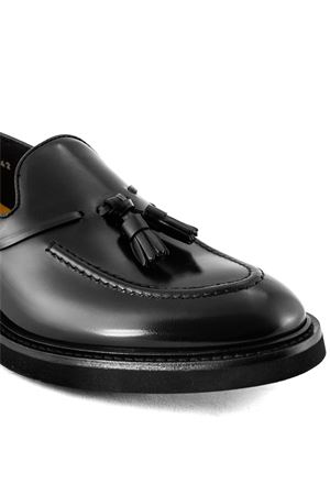 Mocassino in pelle spazzolata nera DOUCAL'S | DU3339VEROUF007NN00.