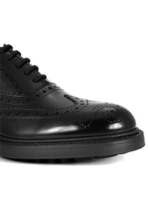 Stringata coda di rondine in pelle nera DOUCAL'S | DU3500HENRUF007NN00.