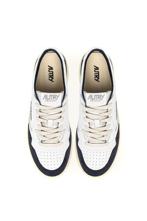 Medalist Low Sneakers In White Leather And Ocean Suede AUTRY | AULMFT07.