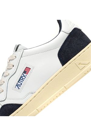 Medalist Low Sneakers In White Leather And Ocean Suede AUTRY | AULMFT07.