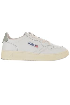 Medalist Low Sneakers In White Leather AUTRY | AULMLL11.