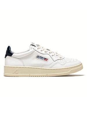 Medalist Low Sneakers In White and Dark Blue Leather AUTRY | AULMLL12.