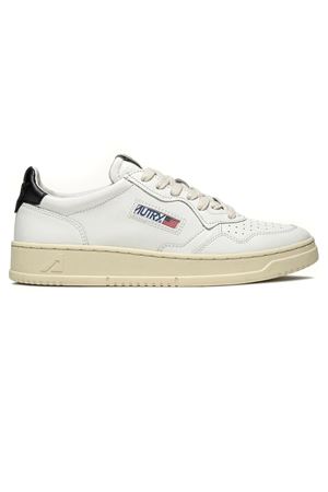 Medalist Low Sneakers In White and Black Leather AUTRY | AULMLL22.