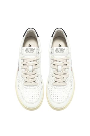 Medalist Low Sneakers In White and Black Leather AUTRY | AULMLL22.