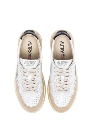 Medalist Low Sneakers In White And Black Leather And Beige Suede AUTRY | AULMLS21.