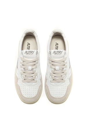 Medalist Low Sneakers In White And Beige AUTRY | AULMLS33.