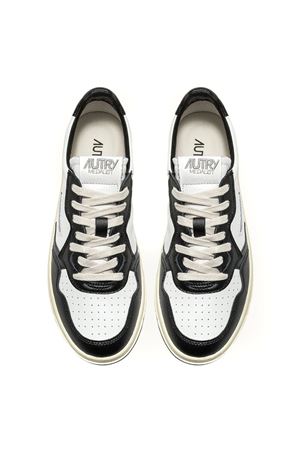 Sneakers Medalist Low Bicolor In Pelle Bianca E Nera AUTRY | AULMWB01.