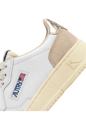 Medalist Low Sneakers In White And Gold Leather AUTRY | AULWLS75.