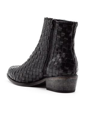 Stivaletto in pelle intrecciata nera CURIOSITÀ | 2970NERO