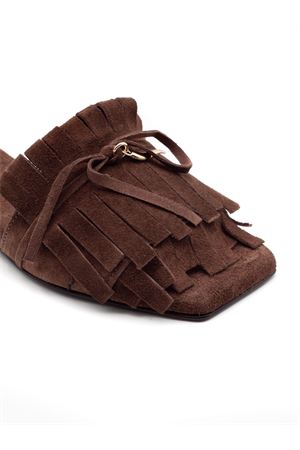 Low brown suede sabot sandals DONNARÍ | GD19BTMORO