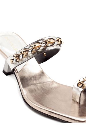 Sandalo mule in pelle laminata platino DONNARÍ | GD54GPLATINO