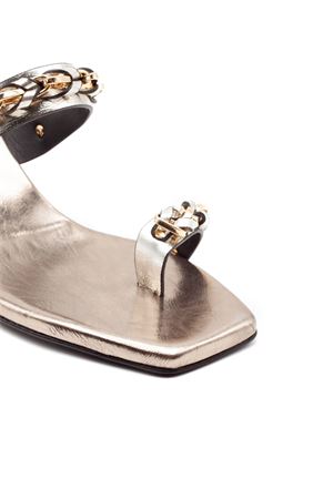 Sandalo mule in pelle laminata platino DONNARÍ | GD54GPLATINO