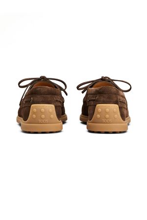 Scarpa da Barca in Pelle Scamosciata marrone TOD'S | XXM78L0JP00RE0S611